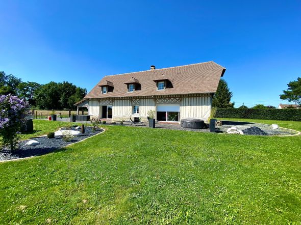 Sale House Cléville 7 Rooms 185 m²