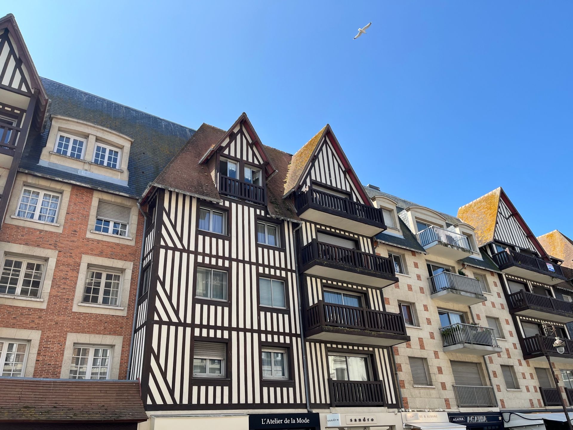 duplex 4 Rooms for sale on DEAUVILLE (14800)
