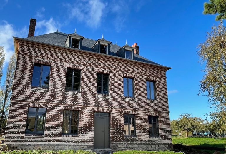 mansion 9 Rooms for sale on CRICQUEBOEUF (14113)