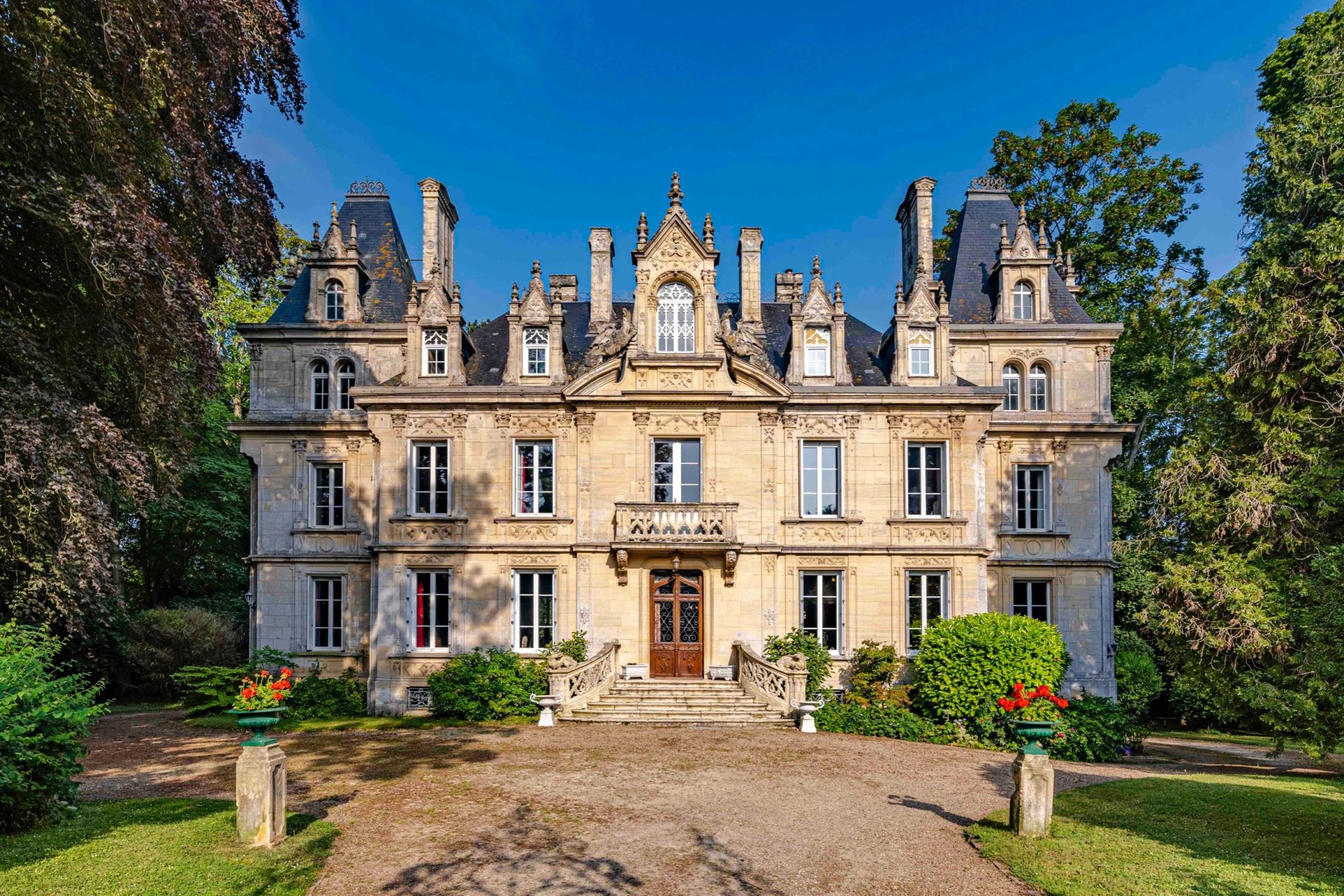 castle 17 Rooms for sale on BAYEUX (14400)