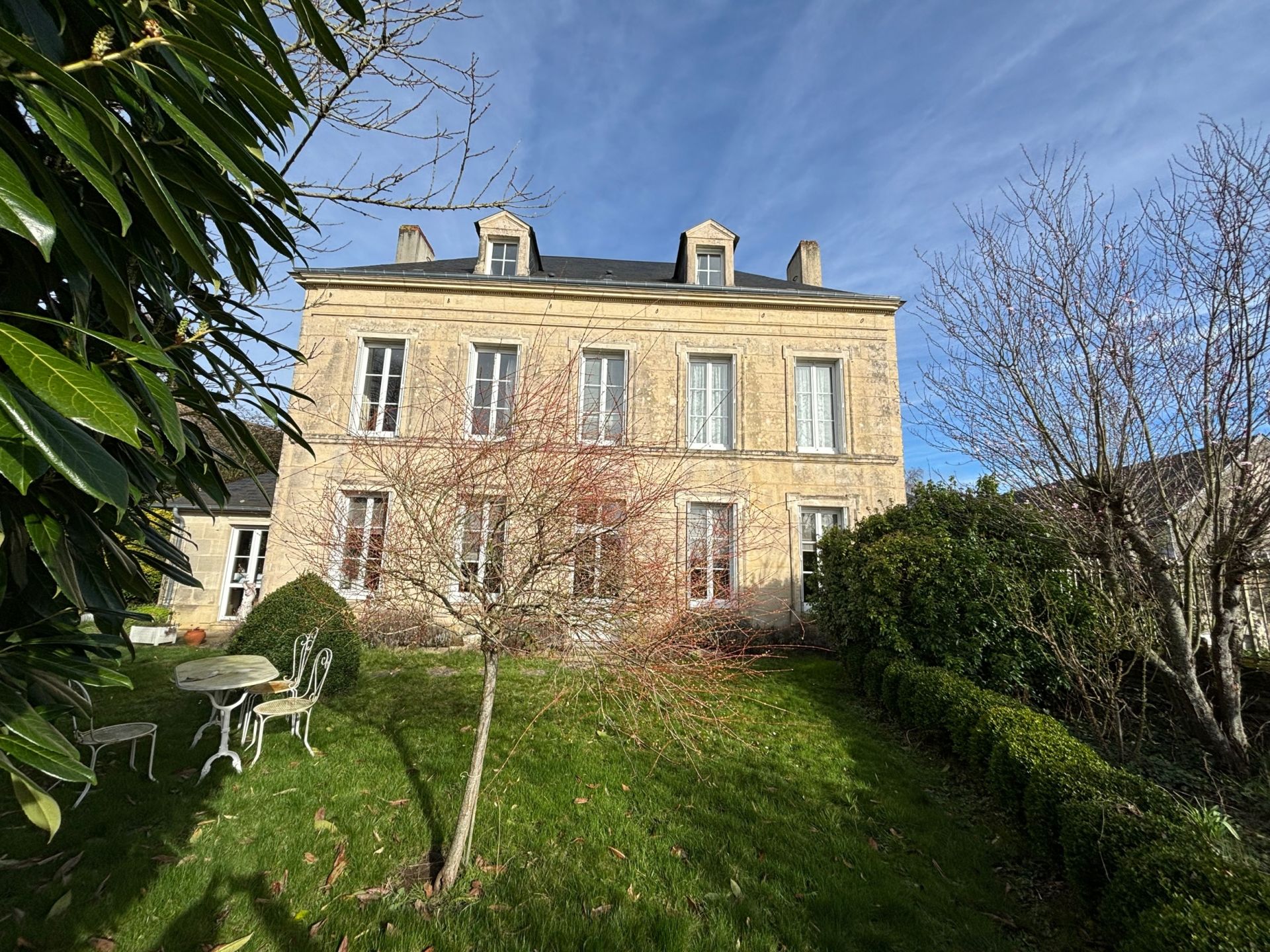 house 8 Rooms for sale on CAEN (14000)