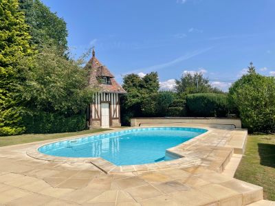 house 8 Rooms for sale on PONT L EVEQUE (14130) Sale House Pont-l'Évêque 8 Rooms 200 m²
