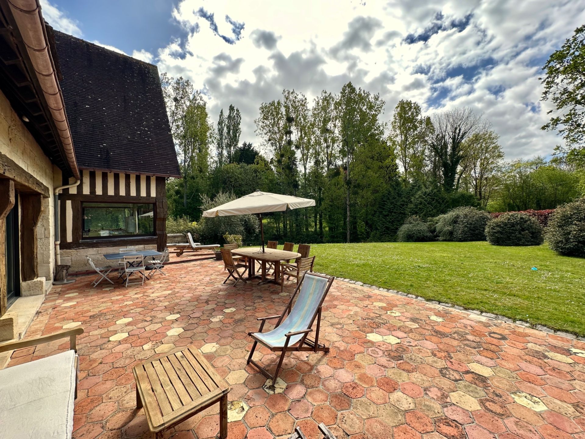 house 12 Rooms for seasonal rent on TOURGEVILLE (14800)