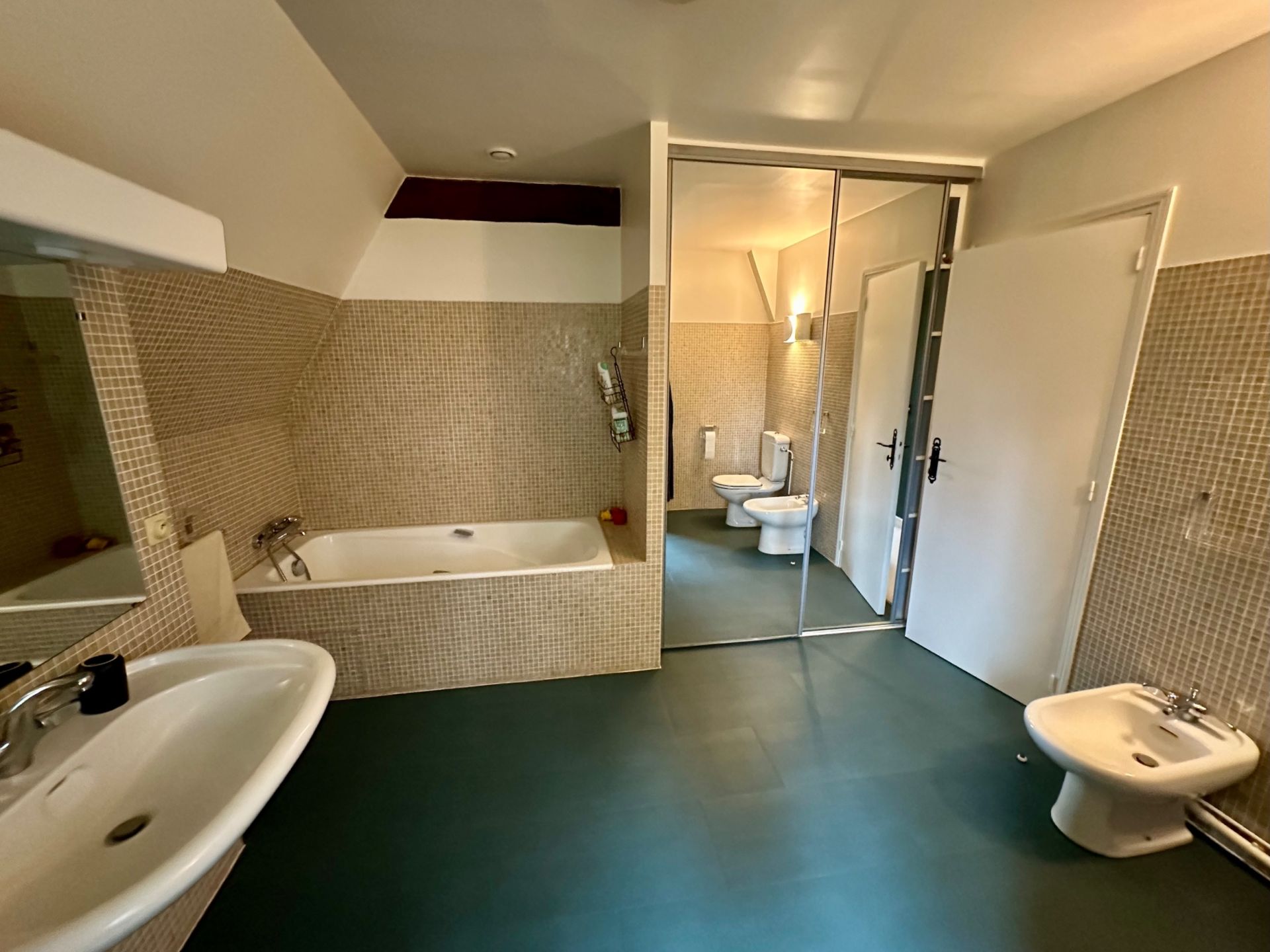 house 12 Rooms for seasonal rent on TOURGEVILLE (14800)