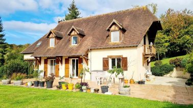 house 7 Rooms for sale on PONT L EVEQUE (14130)