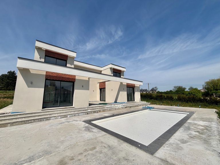 house 8 Rooms for sale on ST MARTIN AUX CHARTRAINS (14130)
