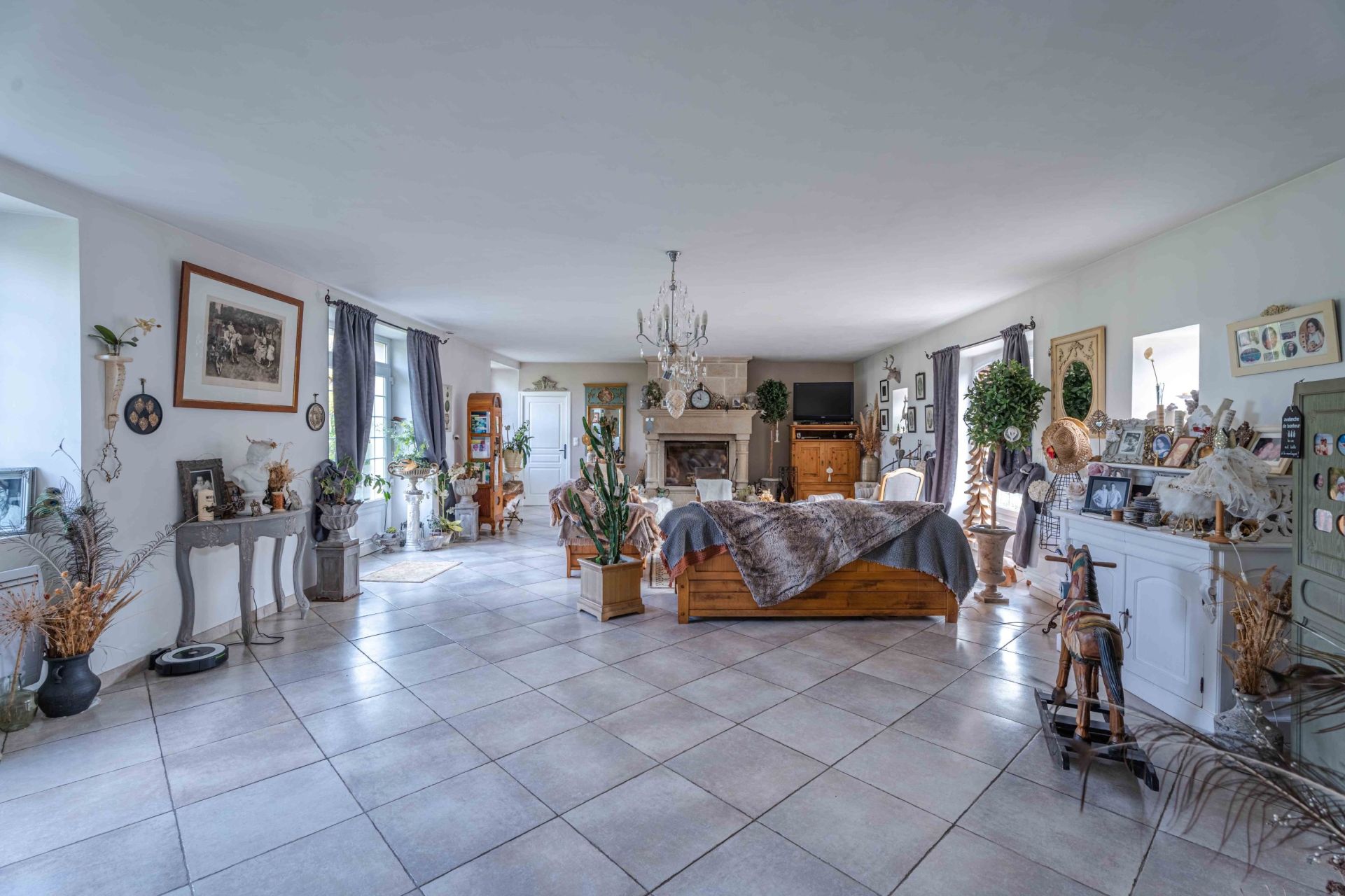 house 6 Rooms for sale on BAYEUX (14400)