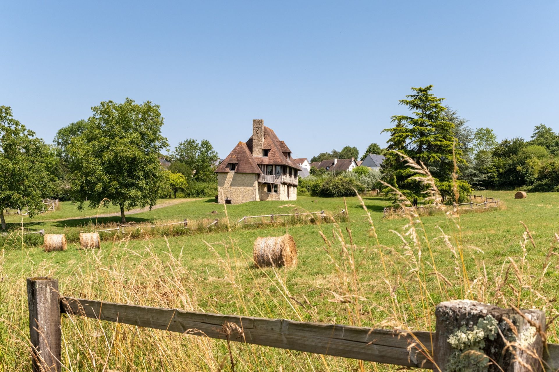 house 8 Rooms for sale on BEAUMONT EN AUGE (14950)