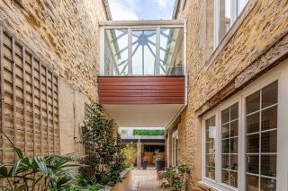 house 15 Rooms for sale on BAYEUX (14400)