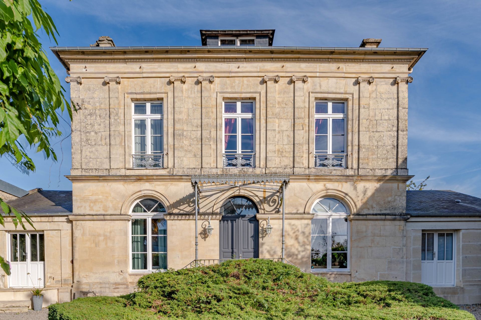 house 6 Rooms for sale on BAYEUX (14400)