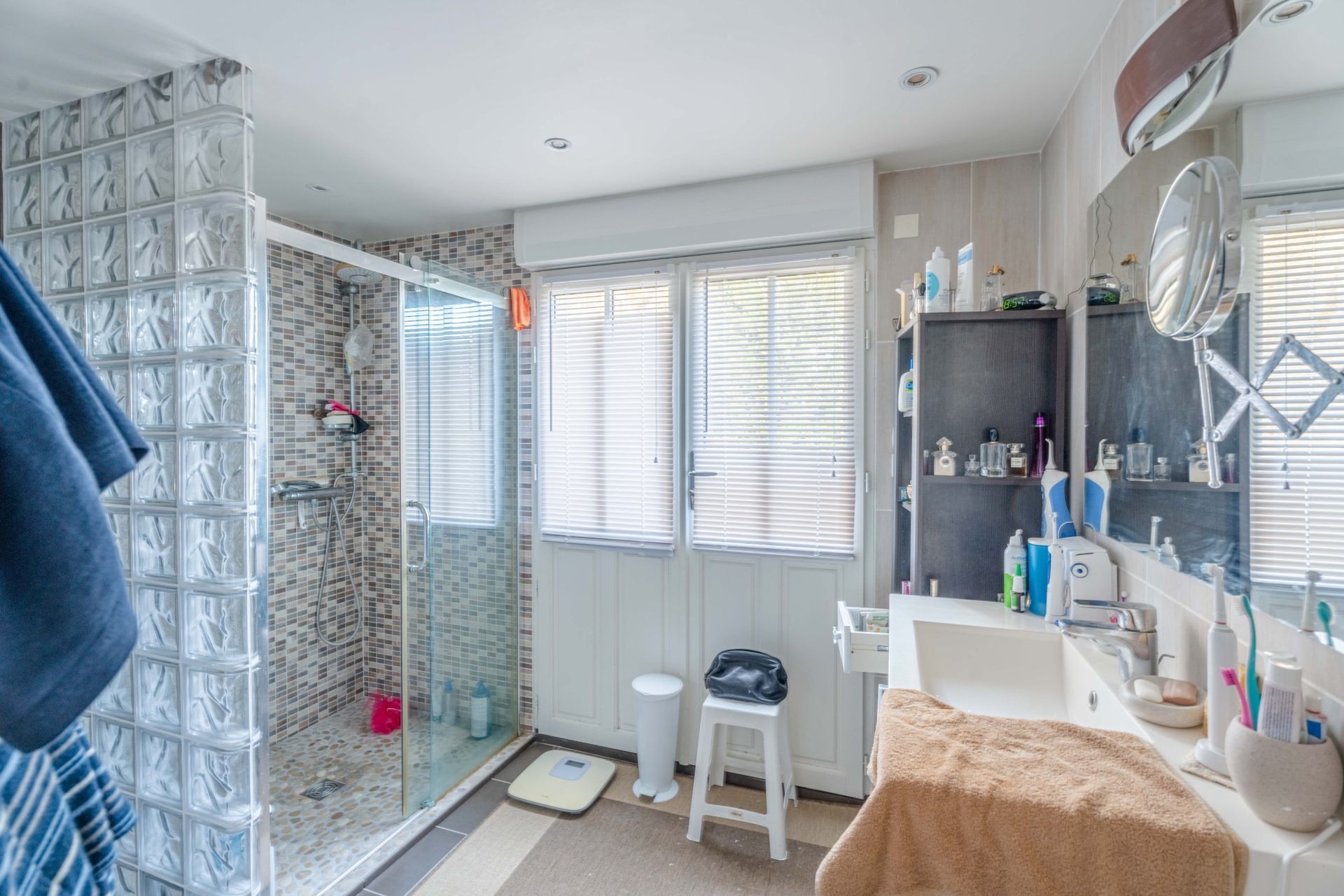 house 6 Rooms for sale on BAYEUX (14400)