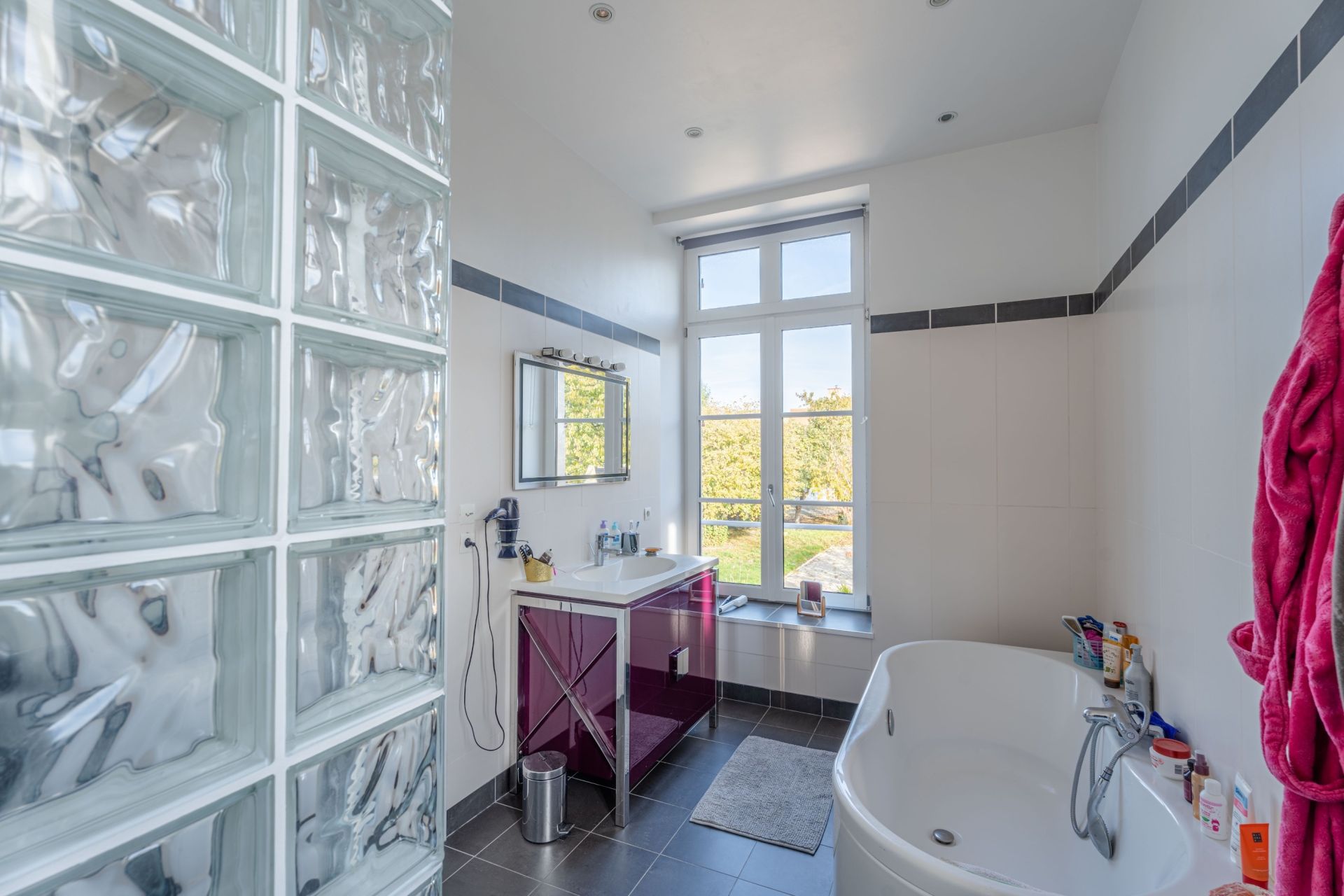 house 6 Rooms for sale on BAYEUX (14400)