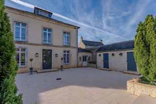 house 6 Rooms for sale on BAYEUX (14400)