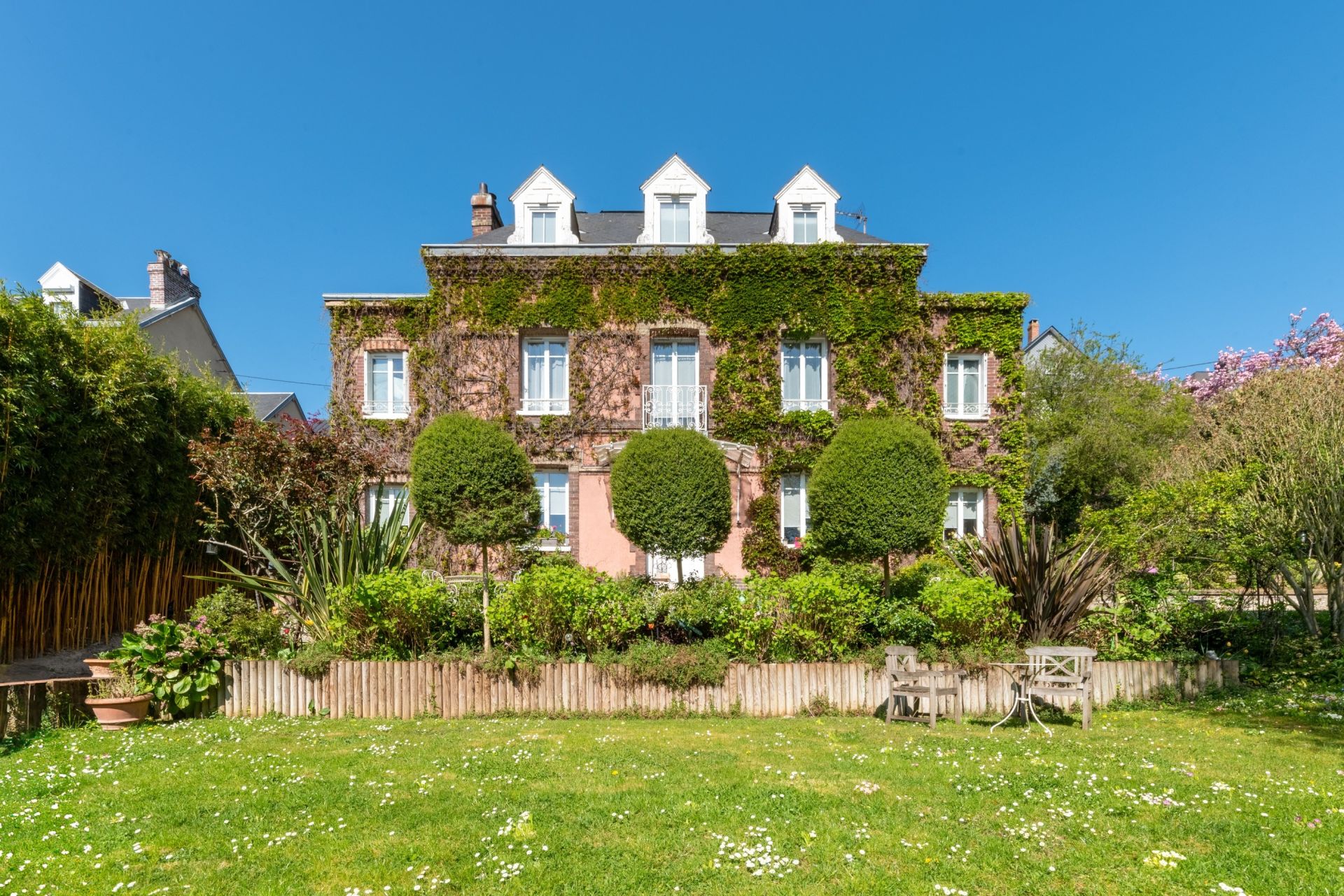 house 11 Rooms for sale on ROUEN (76000)