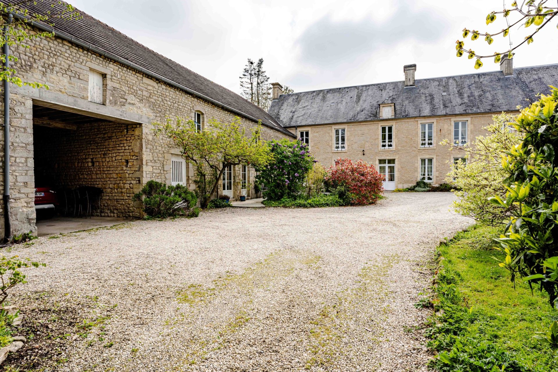 house 17 Rooms for sale on BAYEUX (14400)