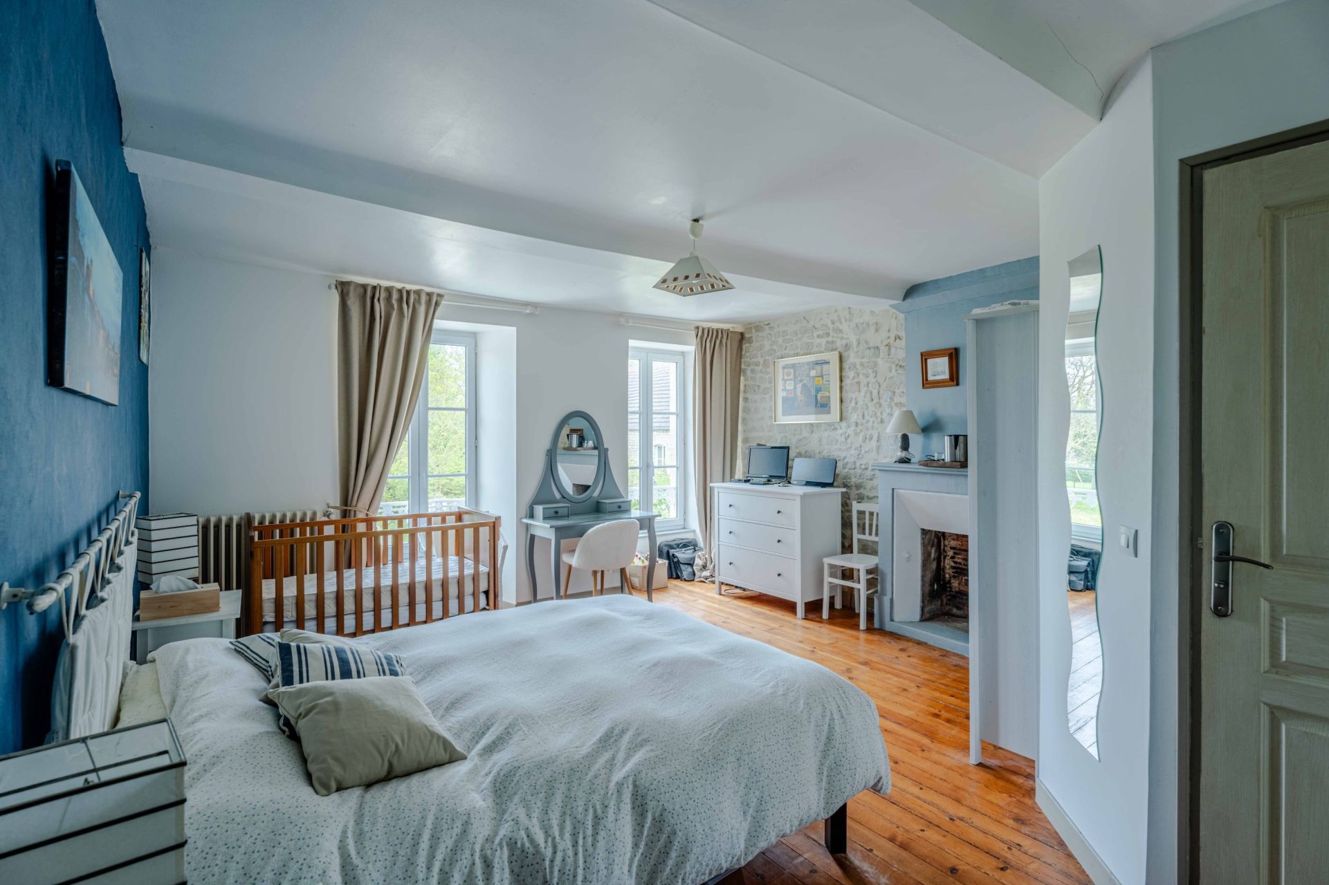 house 17 Rooms for sale on BAYEUX (14400)