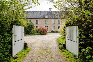 house 17 Rooms for sale on BAYEUX (14400)