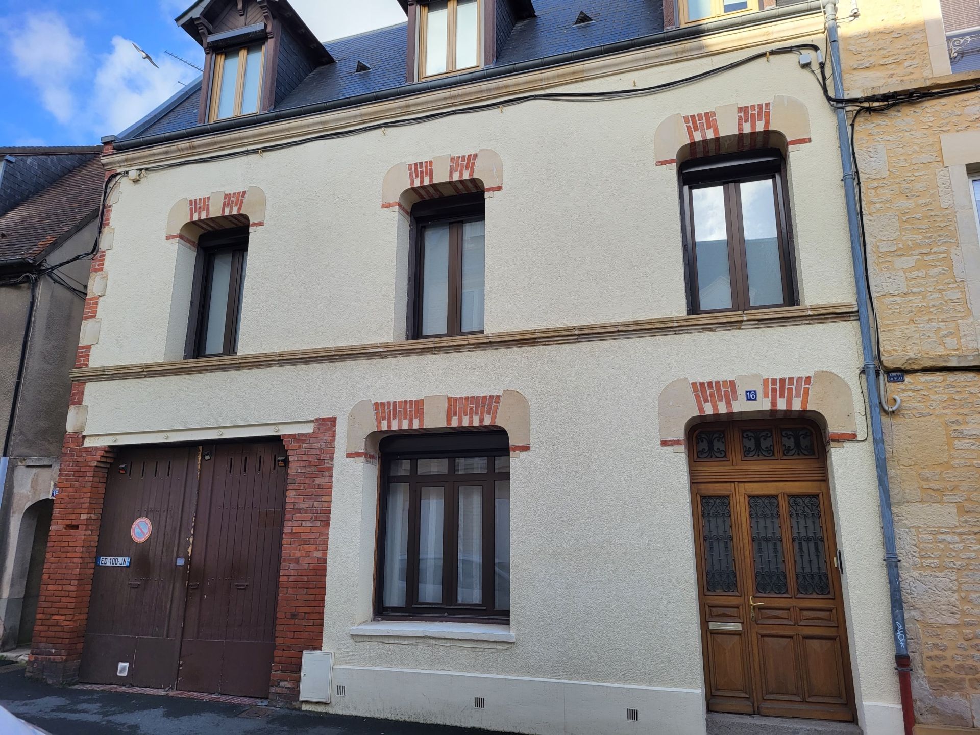 house 7 Rooms for sale on CAEN (14000)
