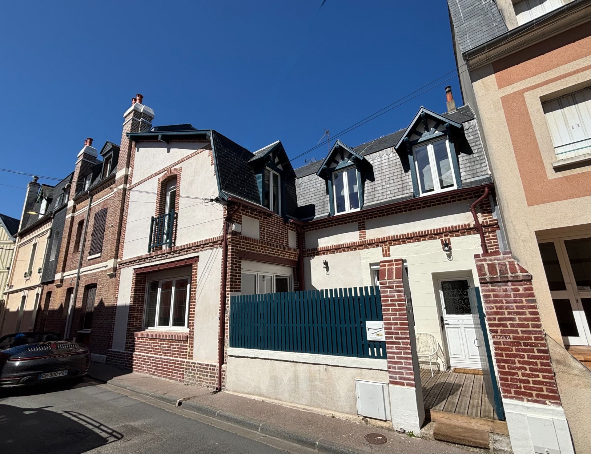 house 6 Rooms for sale on TROUVILLE SUR MER (14360)