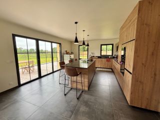 house 9 Rooms for sale on TROUVILLE SUR MER (14360)