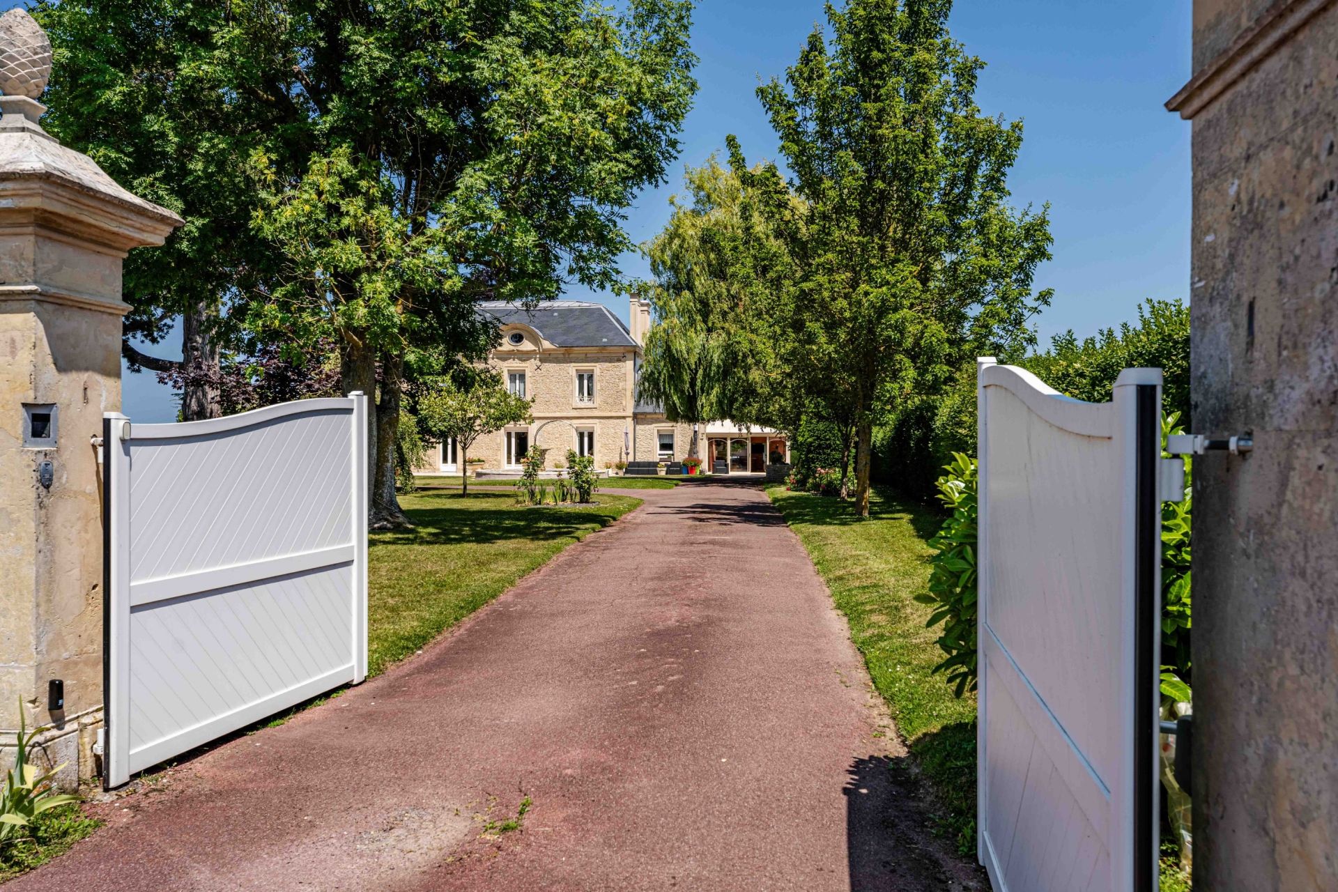 maison 13 Pièces en vente sur MERVILLE FRANCEVILLE PLAGE (14810)