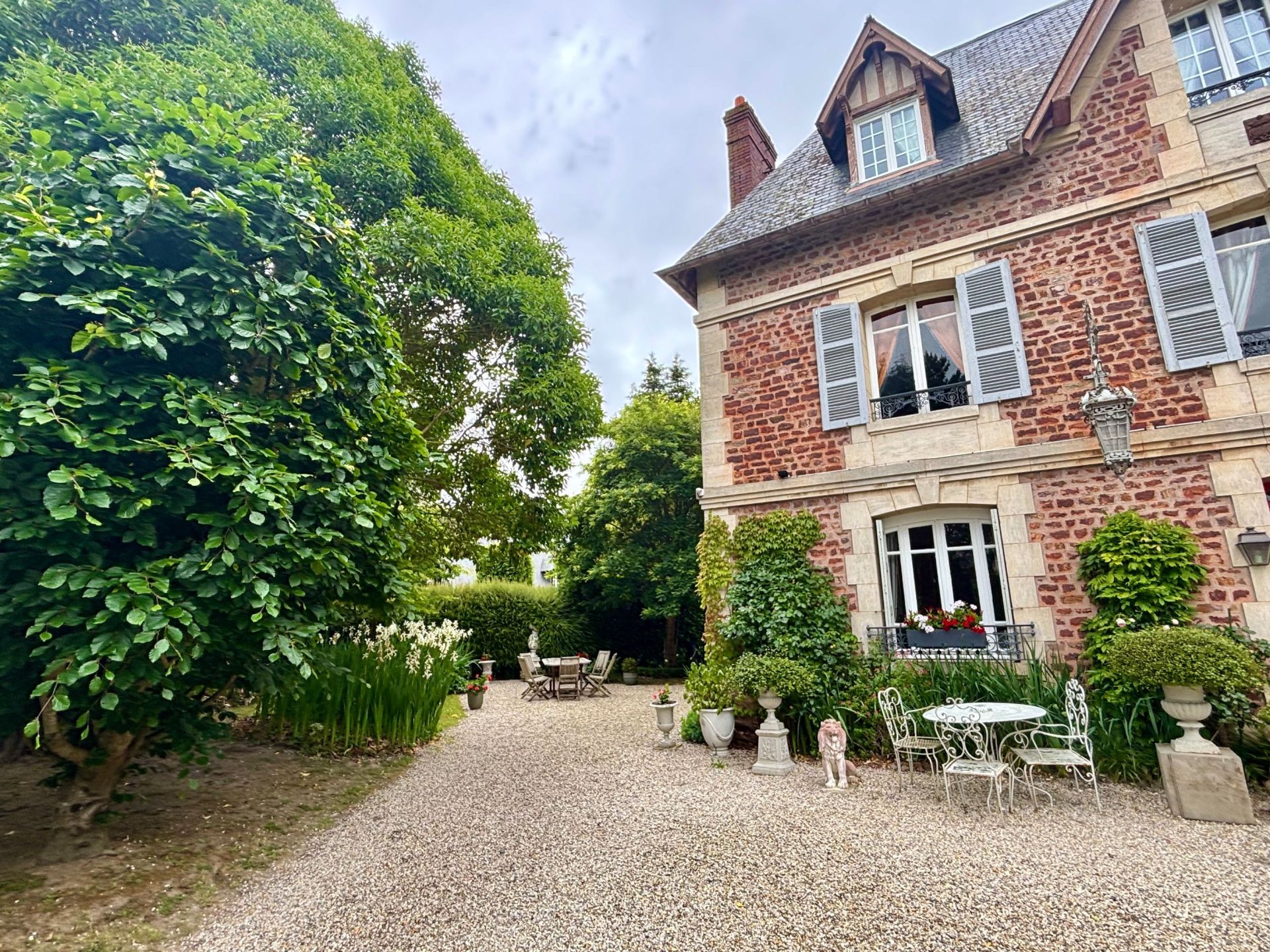 house 12 Rooms for sale on TOURGEVILLE (14800)