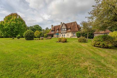 Norman house 7 Rooms for sale on LES AUTHIEUX SUR CALONNE (14130) Sale Norman house Les Authieux-sur-Calonne 7 Rooms 200 m²
