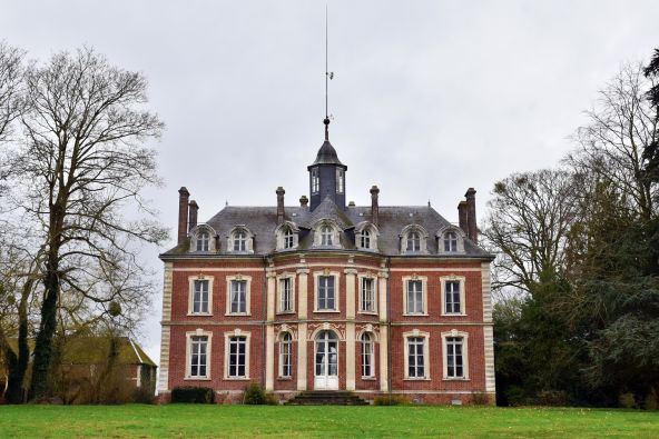 Vente Maison Plasnes 16 Pièces 600 m²