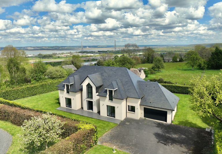 house 8 Rooms for sale on HONFLEUR (14600)