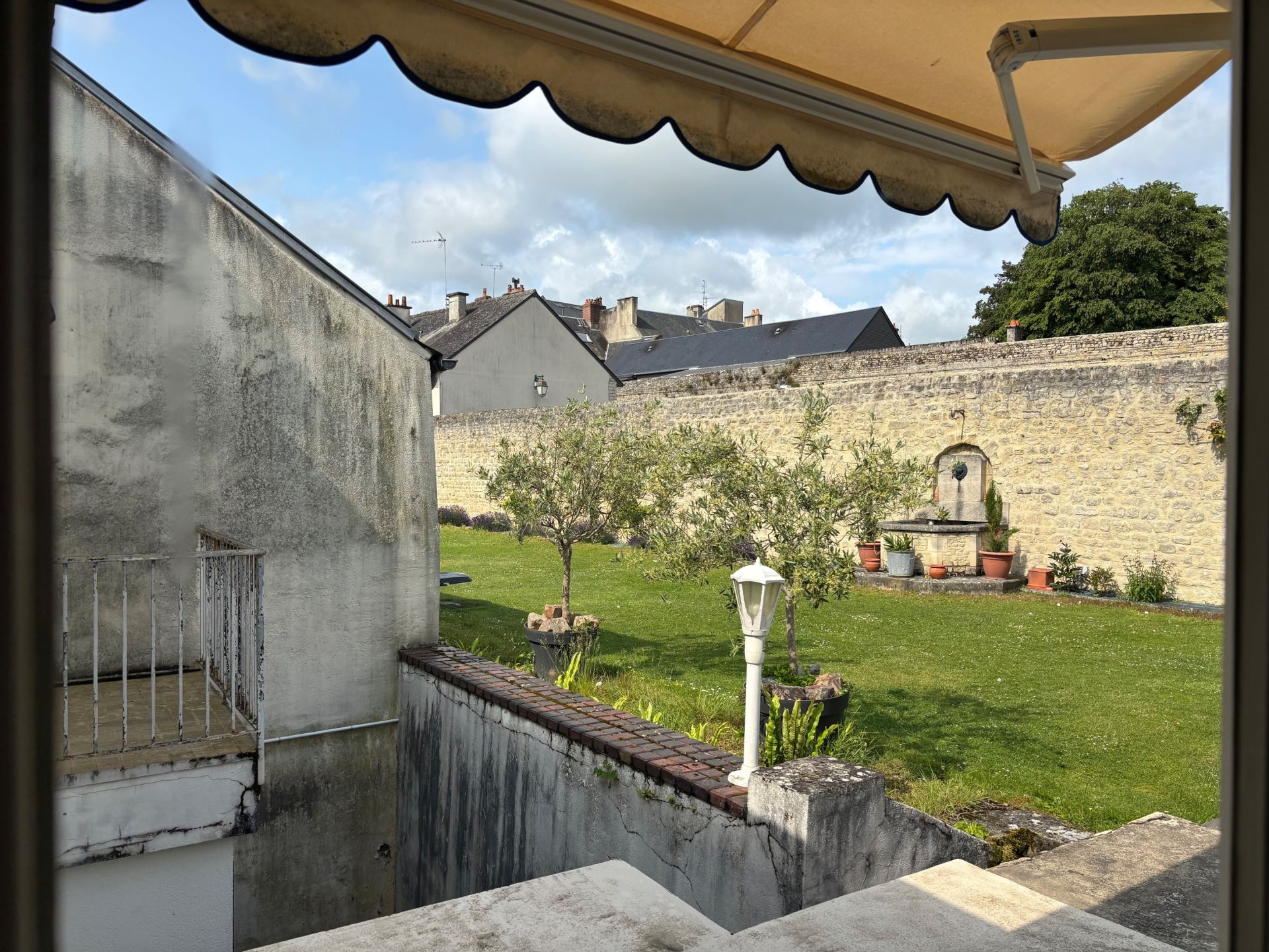house 4 Rooms for sale on BAYEUX (14400)