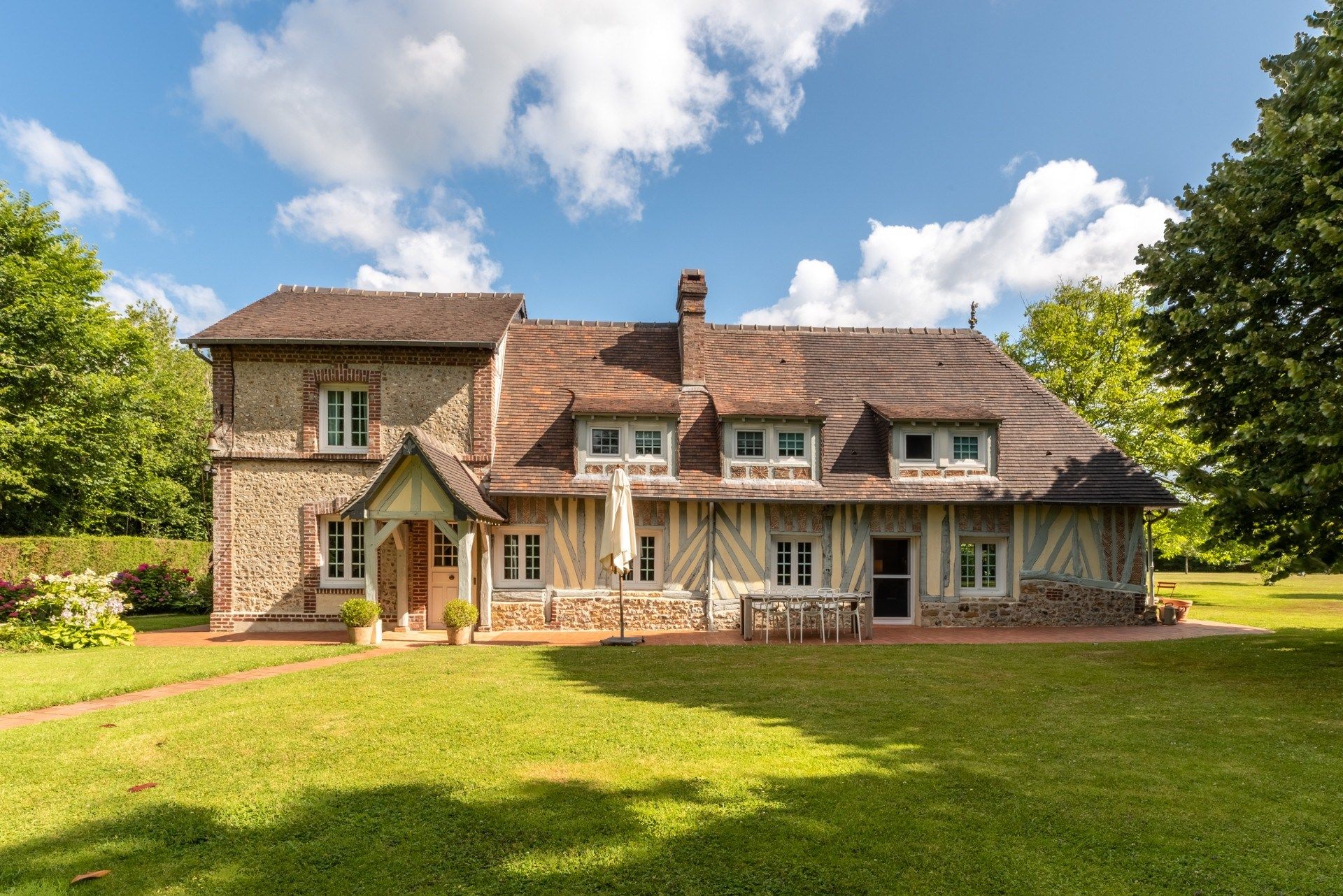 house 7 Rooms for sale on PONT L EVEQUE (14130)