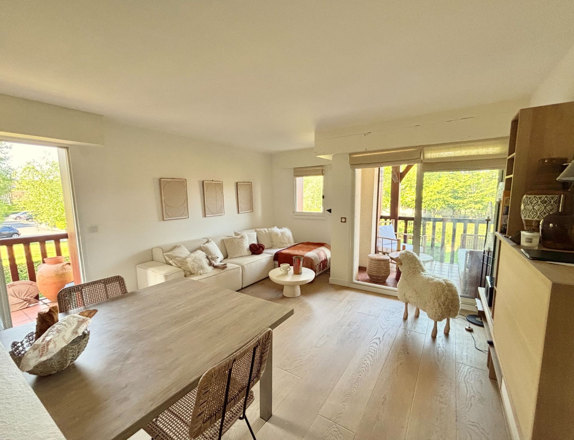 apartment 3 Rooms for sale on DEAUVILLE (14800)