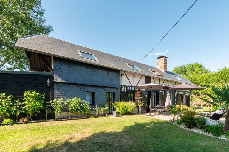 house 7 Rooms for sale on HONFLEUR (14600)