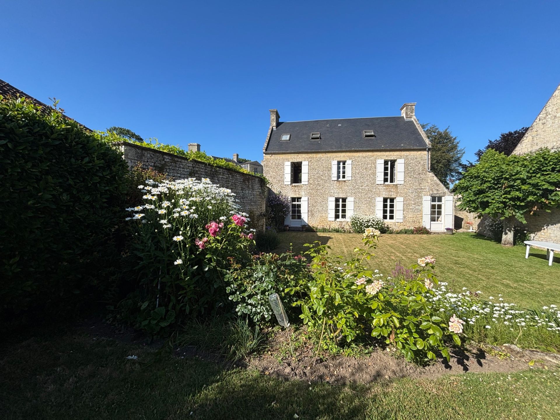 house 7 Rooms for sale on BAYEUX (14400)