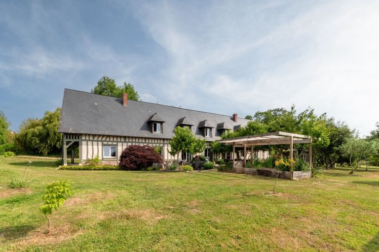 house 7 Rooms for sale on BARENTIN (76360)