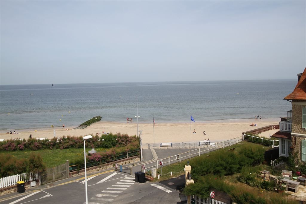 maison 7 Pièces en location saisonnière sur BLONVILLE SUR MER (14910)