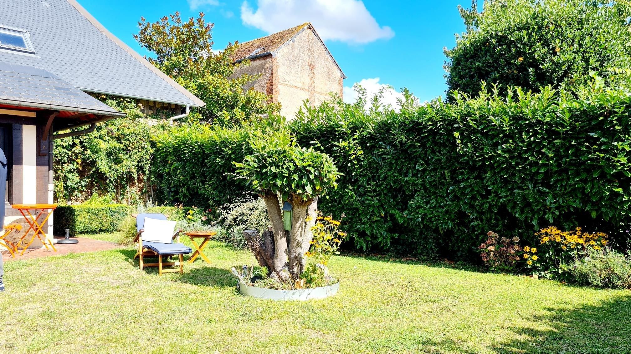 house 5 Rooms for sale on BEAUMONT EN AUGE (14950)