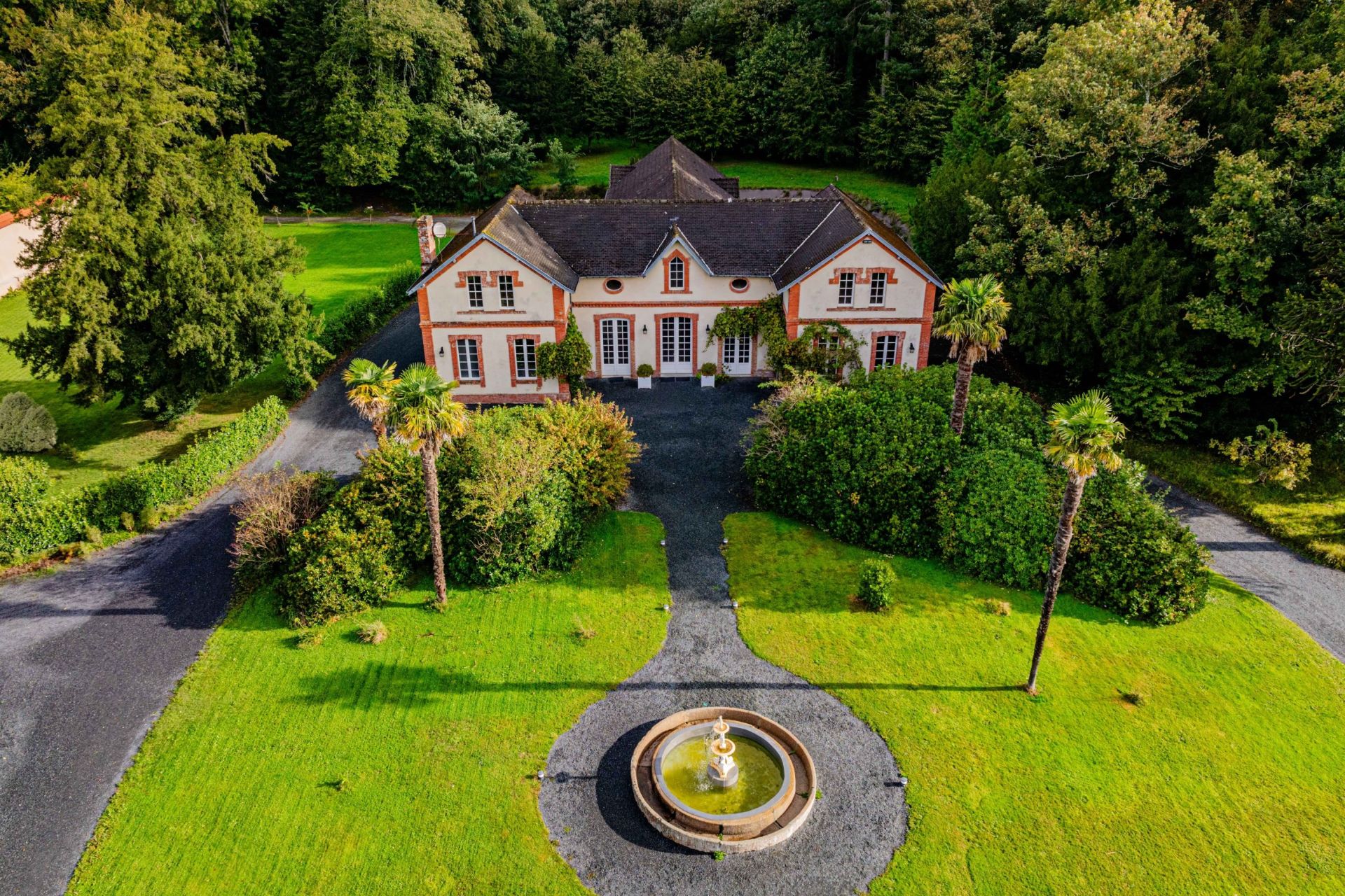 castle 23 Rooms for sale on COUTANCES (50200)