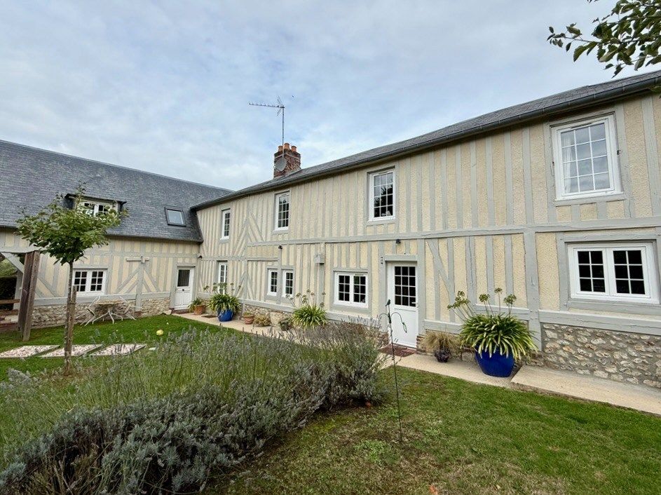 Norman house 8 Rooms for sale on MANNEVILLE LA PIPARD (14130)