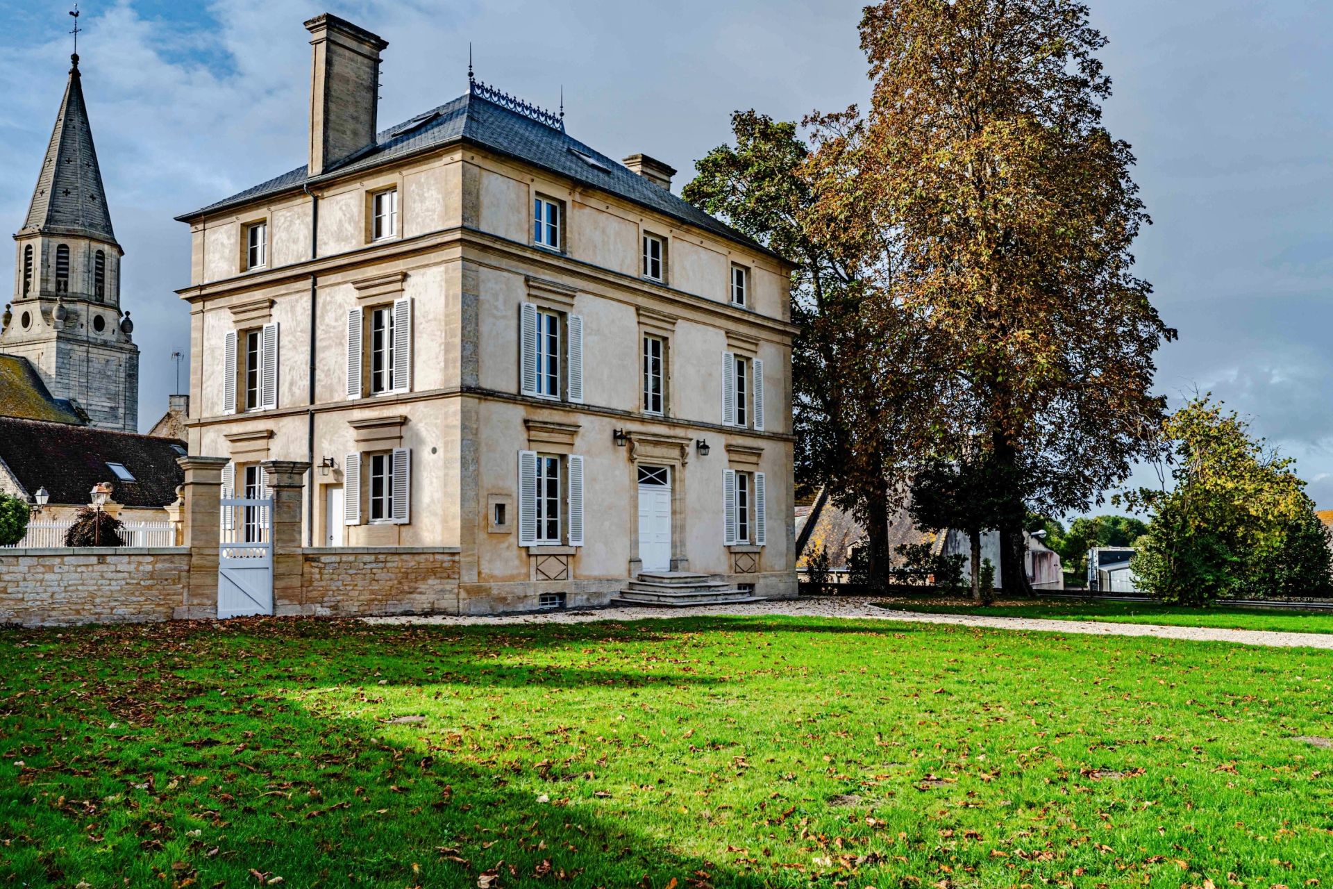 house 12 Rooms for sale on CREULLY (14480)