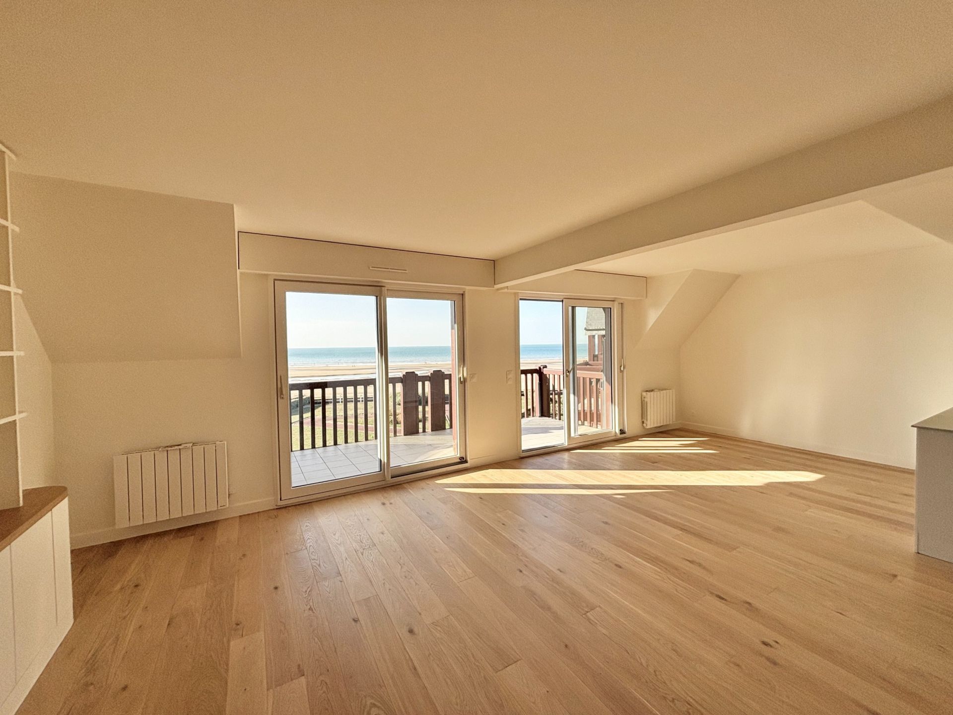 apartment 5 Rooms for sale on BENERVILLE SUR MER (14910)