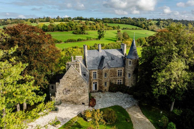 house 20 Rooms for sale on AGNEAUX (50180)