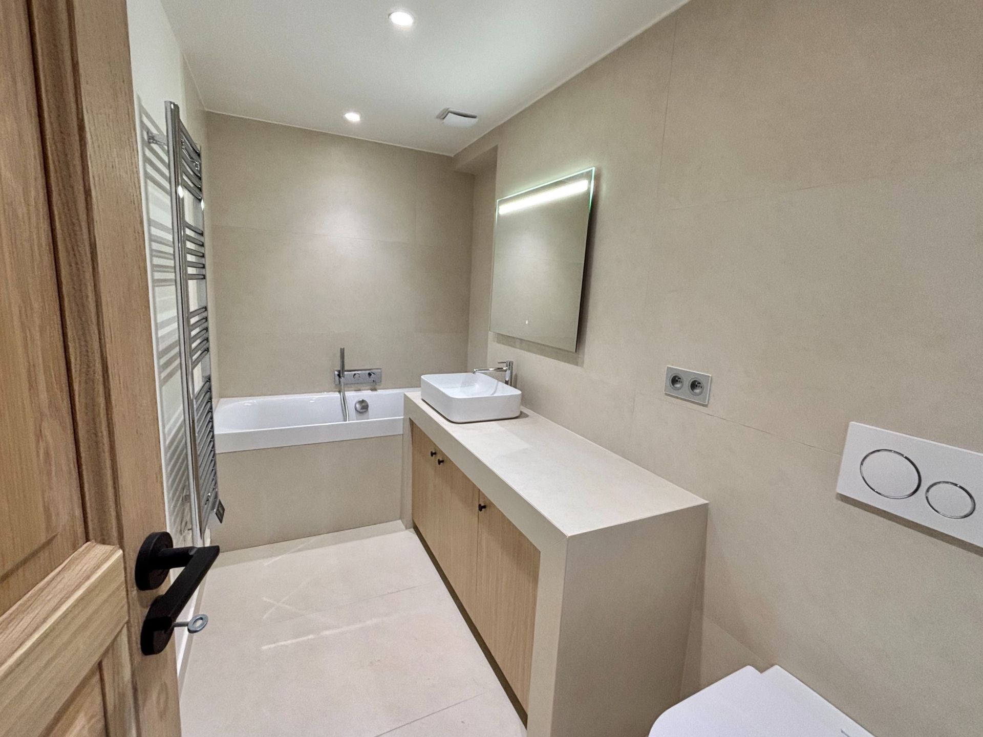 house 7 Rooms for sale on MEZIDON VALLEE D AUGE (14140)