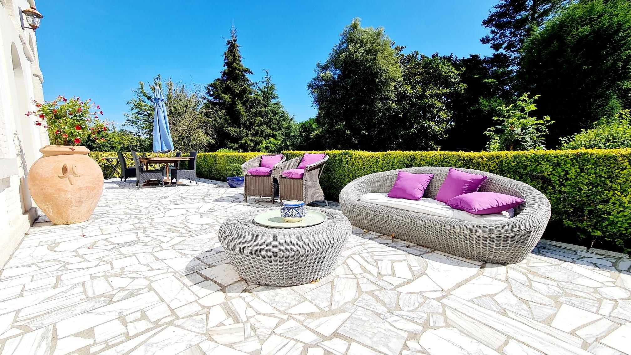 mansion 16 Rooms for sale on PONT L EVEQUE (14130)