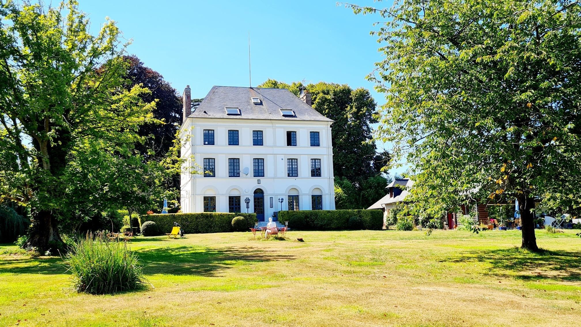 mansion 16 Rooms for sale on DEAUVILLE (14800)