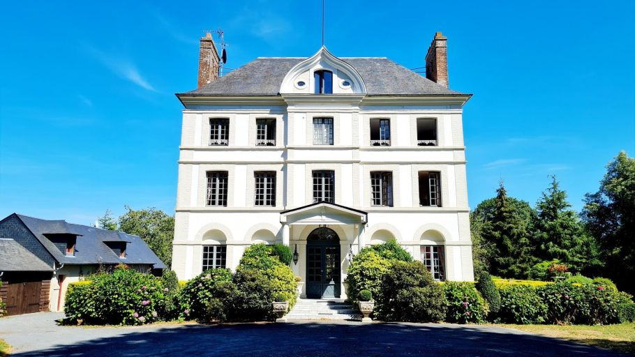 mansion 16 Rooms for sale on PONT L EVEQUE (14130)