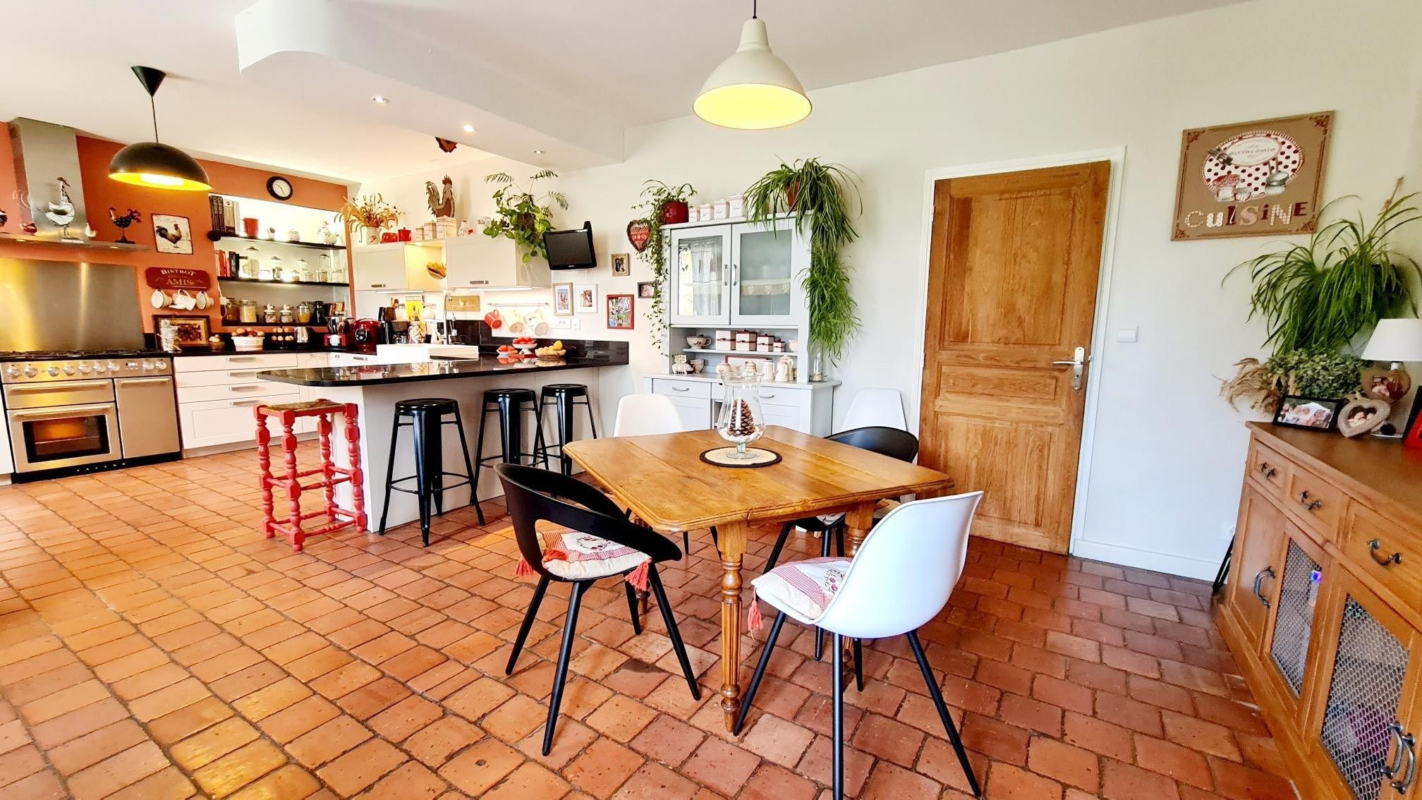 house 6 Rooms for sale on HONFLEUR (14600)