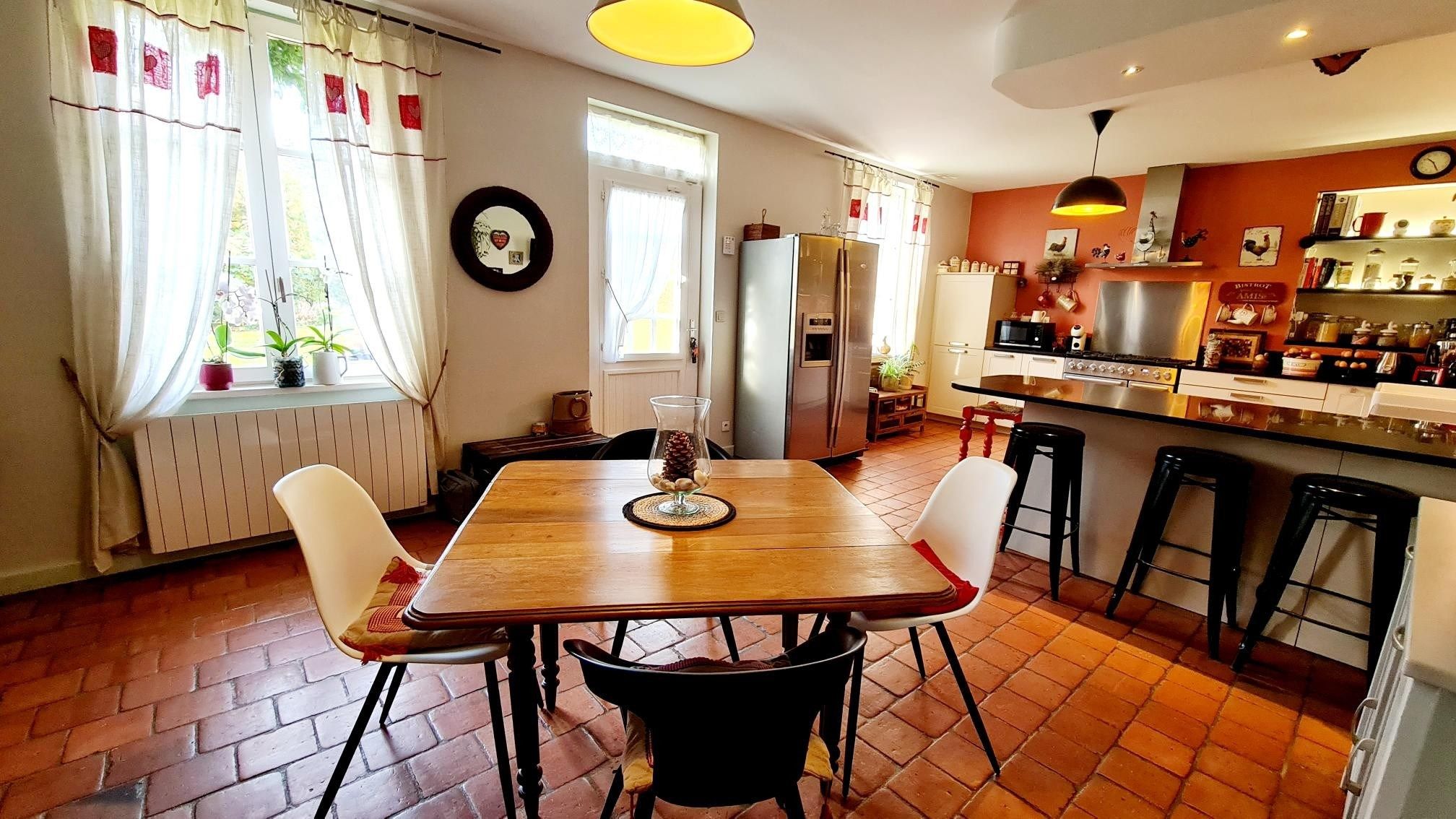 house 6 Rooms for sale on HONFLEUR (14600)