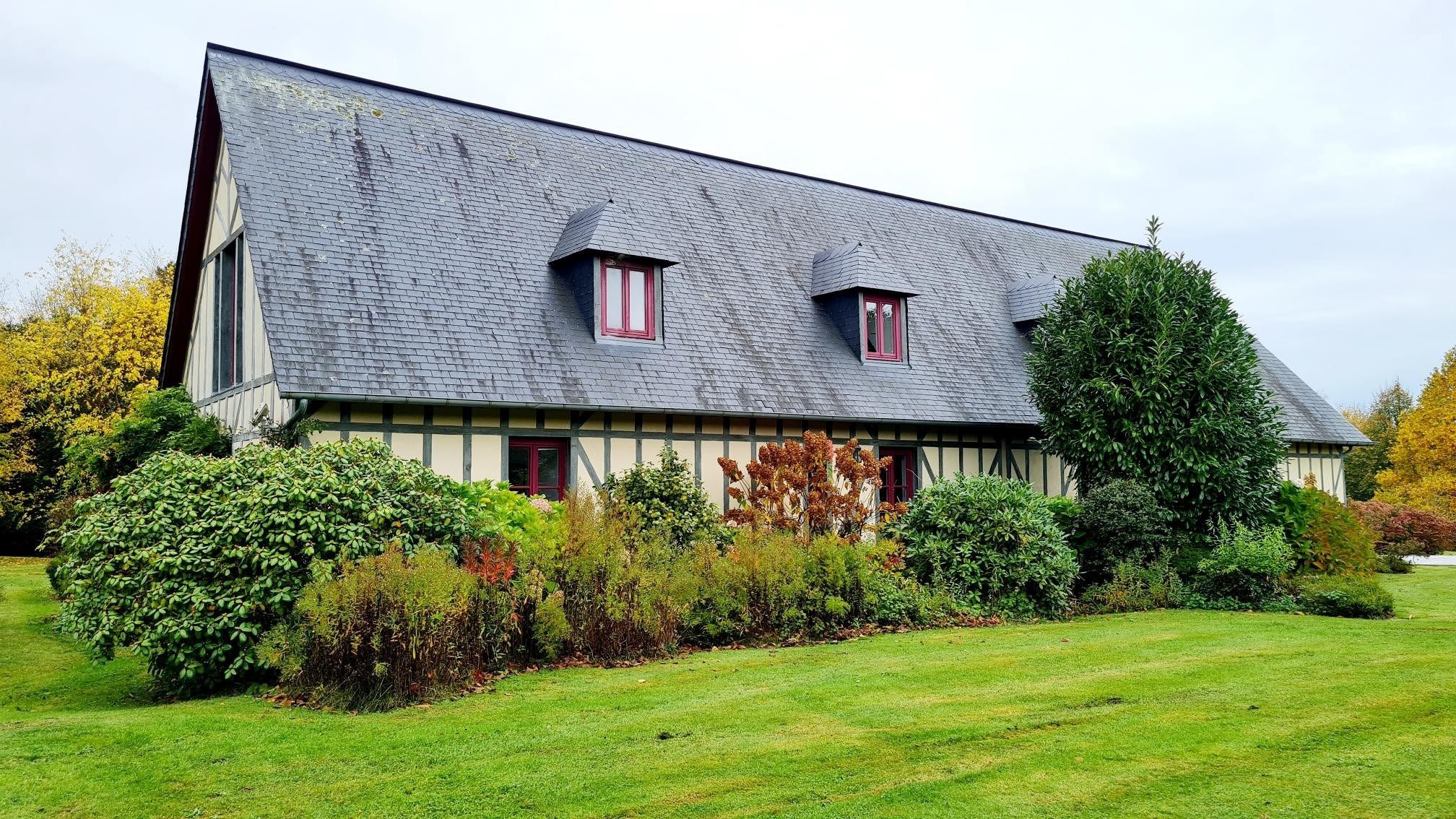 house 9 Rooms for sale on PONT L EVEQUE (14130)