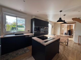 house 5 Rooms for sale on CLEVILLE (14370)